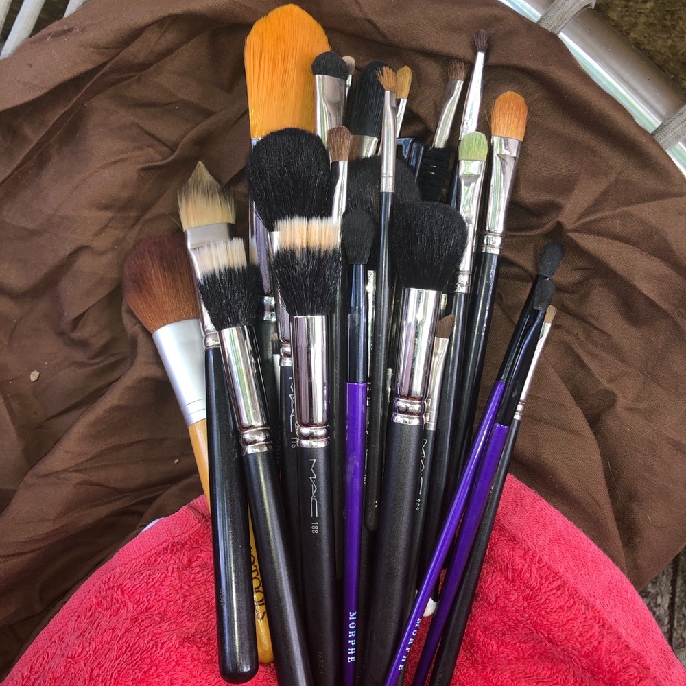 Everything must go $14 each auth mac brushes - Picture 3 of 10